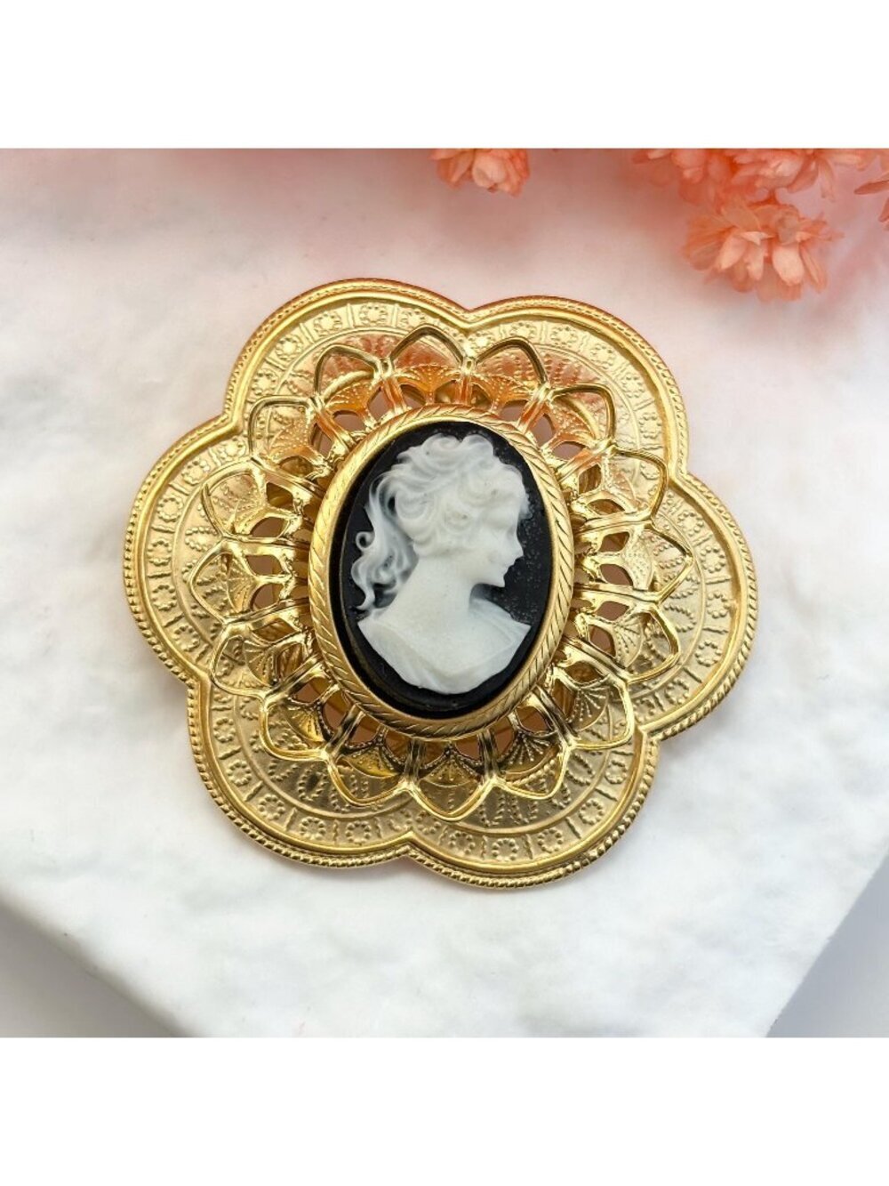 Black Cameo Accented Gold Scalloped Setting Vintage Costume Brooch | Lapel Pin
